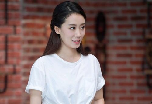 娱乐吃瓜君张小斐,从娱乐吃瓜到喜剧女王,她的蜕变之路